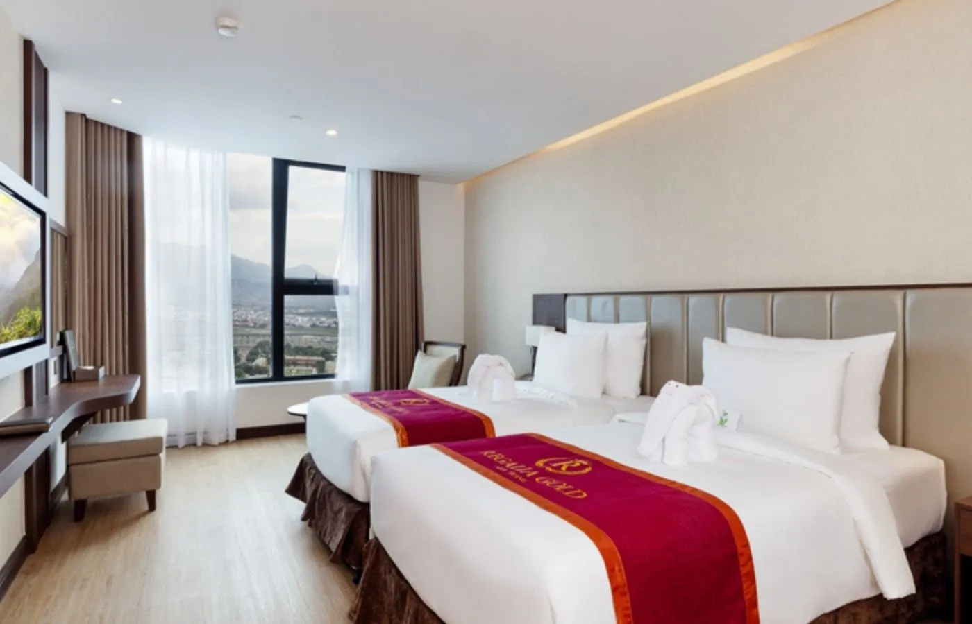 Regalia Gold Hotel-Khách sạn 5 sao có hồ bơi vô cực ở tầng 40