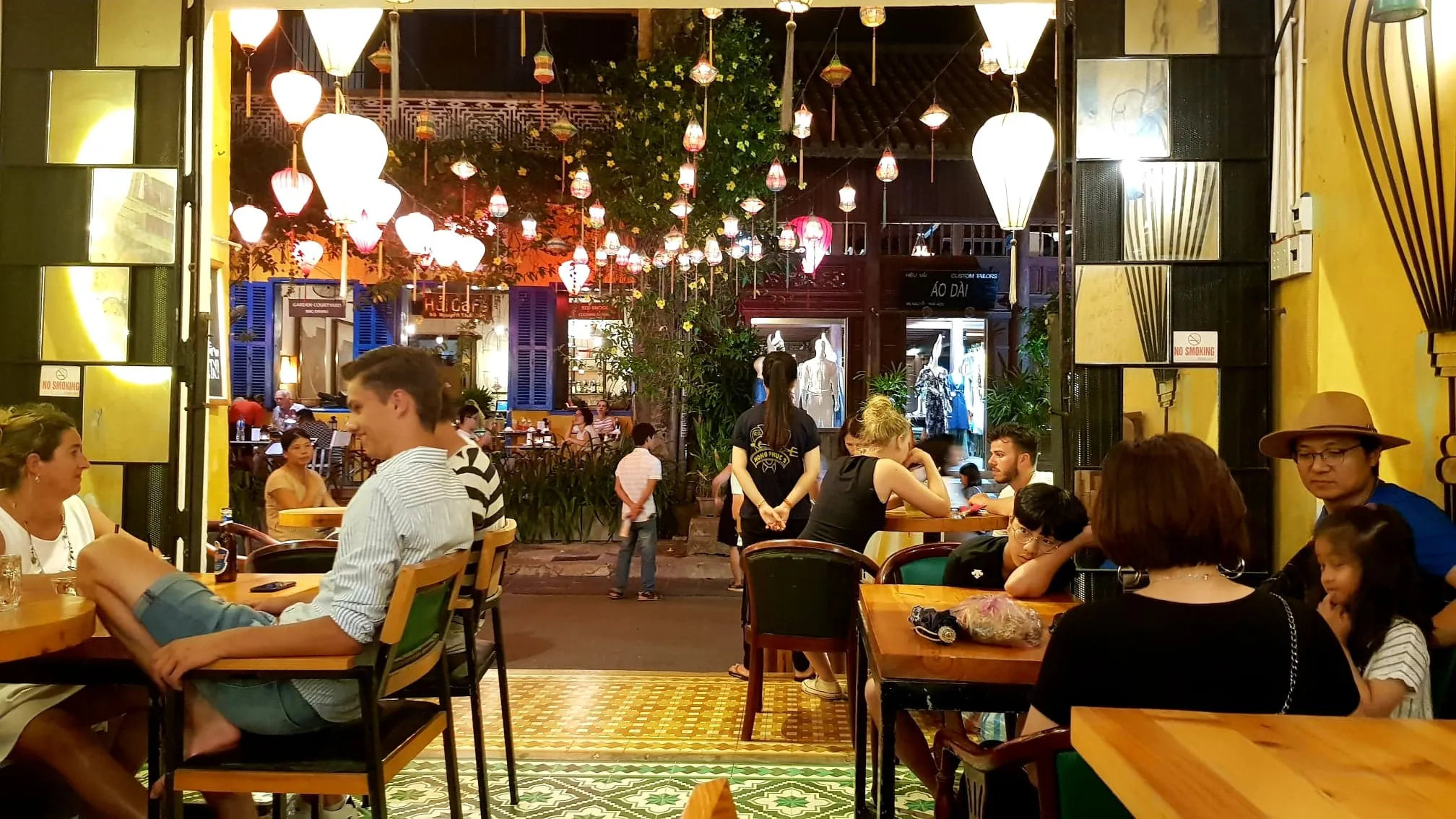 Restaurant & Bar Hồng Phúc II Hoi An – Nhà hàng ngon giá rẻ được đánh giá cao ở phố Hội