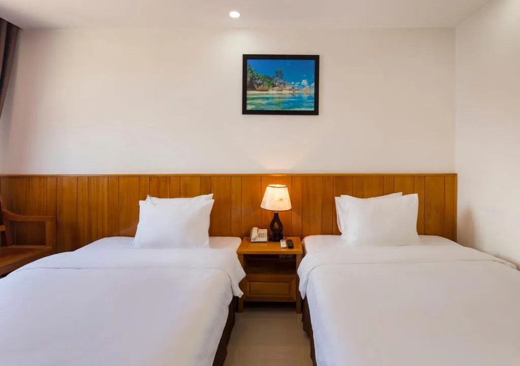 Royal Hotel Nha Trang, không gian nghỉ ngơi lộng lẫy cạnh biển