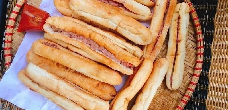 Săn lùng 10 quán bánh mì que Đà Nẵng nổi tiếng ăn là ghiền