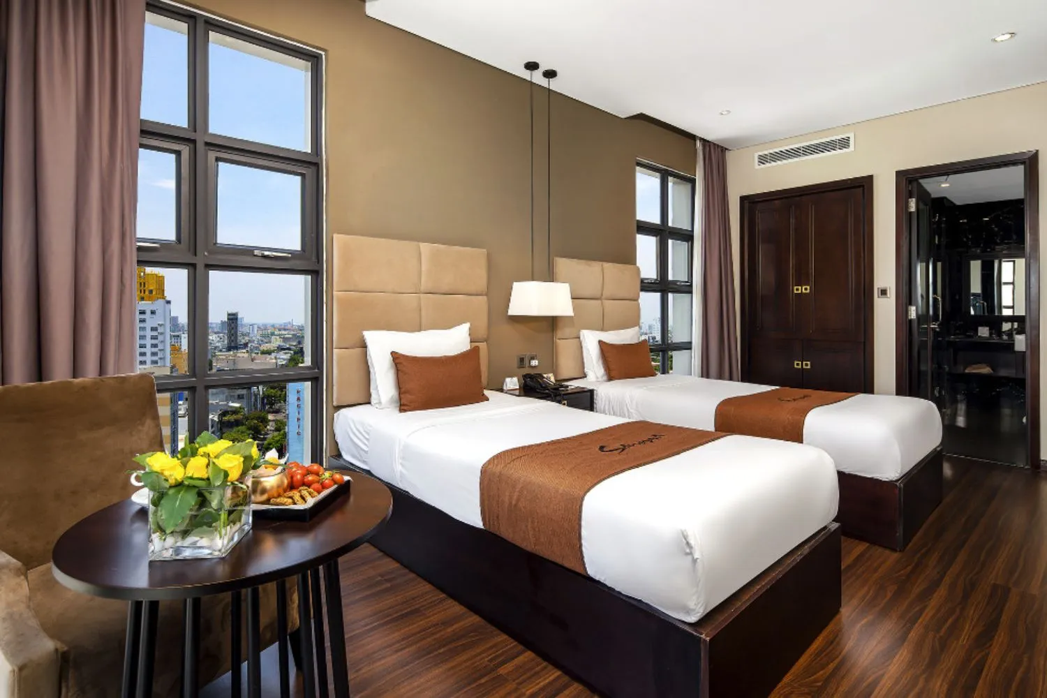 Sanouva Da Nang Hotel tạo nên phong cách cổ điển quý phái từ những năm 90