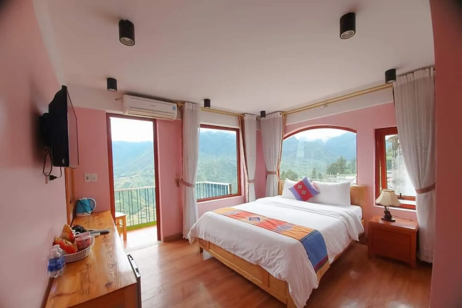 Sapa Scenery Hotel mang nét đẹp kiến trúc Pháp nằm cạnh đỉnh núi Fansipan