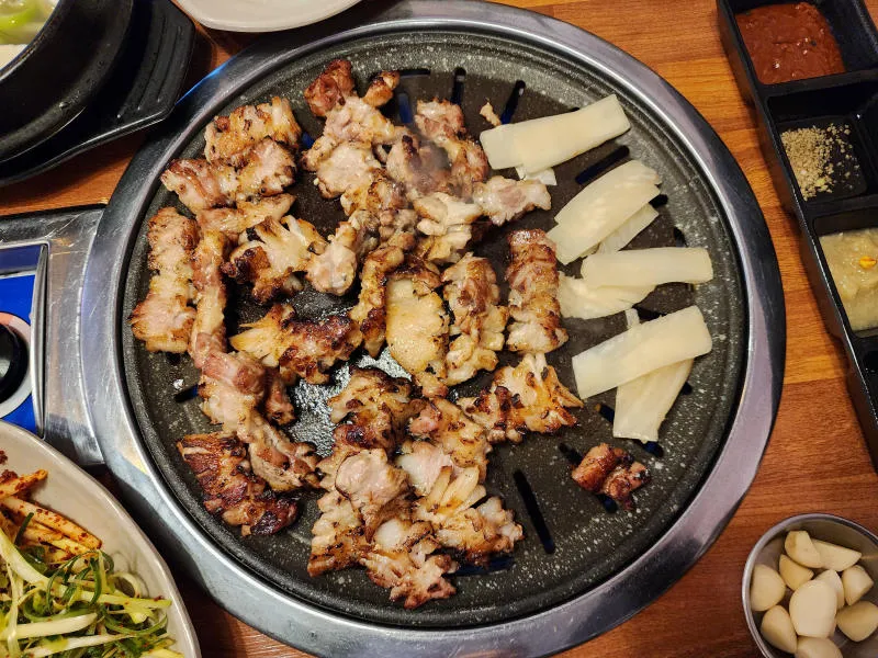 Say đắm hương vị Samgyeopsal trứ danh xứ sở kim chi