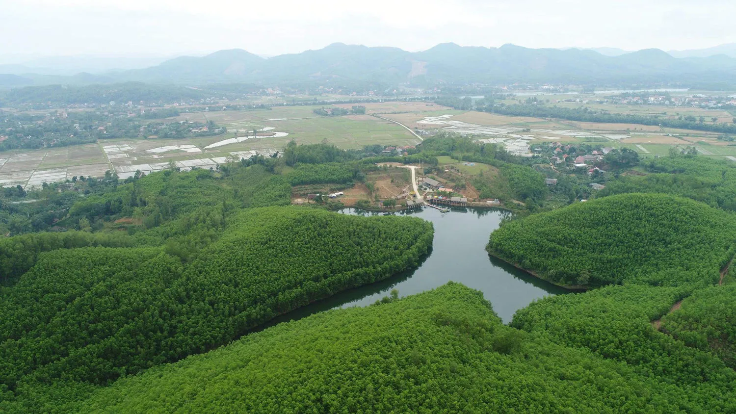 Star Lake Hill Phong Nha Quảng Bình mới toanh thu hút biết bao người khám phá