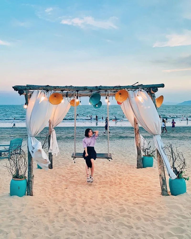 Surf Bar Quy Nhơn view biển gọi ngắm hoàng hôn tuyệt đỉnh