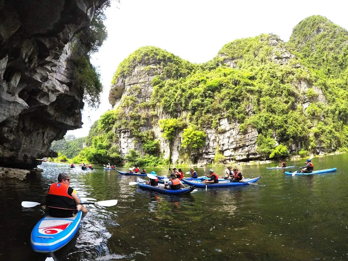 Tất tần tật về chèo thuyền Kayak Tràng An mà bạn cần biết