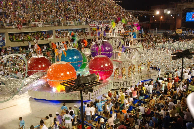 Tham gia Lễ hội Rio Carnival đầy màu sắc lớn nhất Brazil