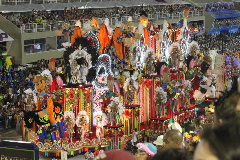 Tham gia Lễ hội Rio Carnival đầy màu sắc lớn nhất Brazil