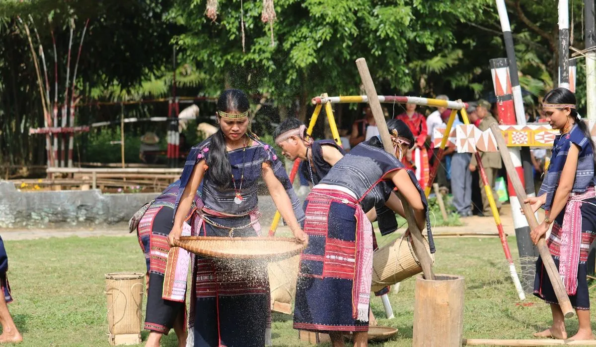 Theo chân MIA.vn khám phá Lễ mừng lúa mới cực độc đáo tại Gia Lai