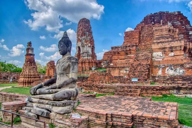 Theo dòng lịch sử khám phá Wat Mahathat tại Ayutthaya