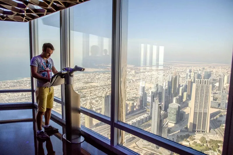 Thưởng lãm Burj Khalifa tòa nhà cao nhất thế giới ở Dubai