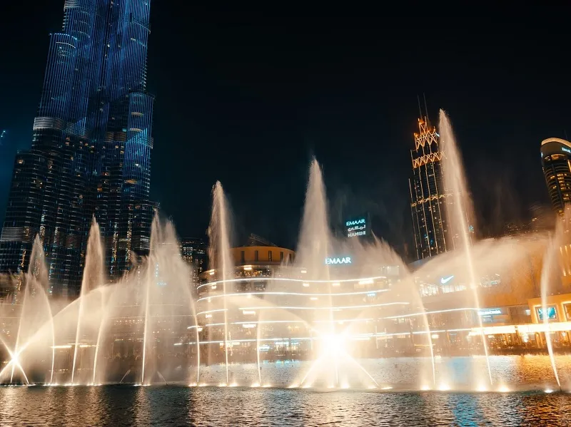 Thưởng lãm Burj Khalifa tòa nhà cao nhất thế giới ở Dubai