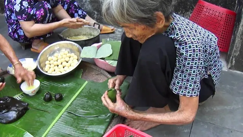 Thưởng thức bánh ít lá gai Bình Định với công thức 3 bước đơn giản