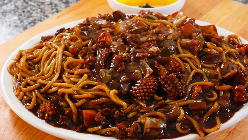 Thưởng thức mì Jajangmyeon ngon nổi tiếng tại Hàn Quốc