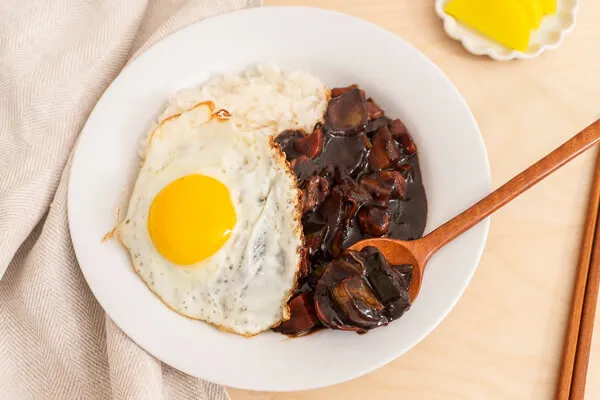 Thưởng thức mì Jajangmyeon ngon nổi tiếng tại Hàn Quốc