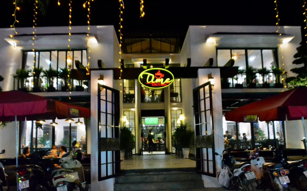 Time Coffee & Bakery – Nơi thời gian lắng đọng