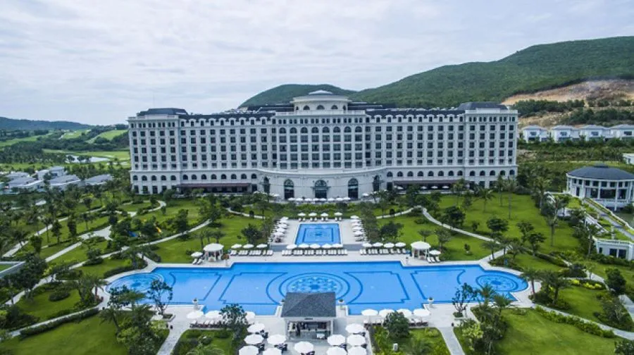 Top 10 resort Nha Trang gần biển đẹp tiện nghi khỏi chê