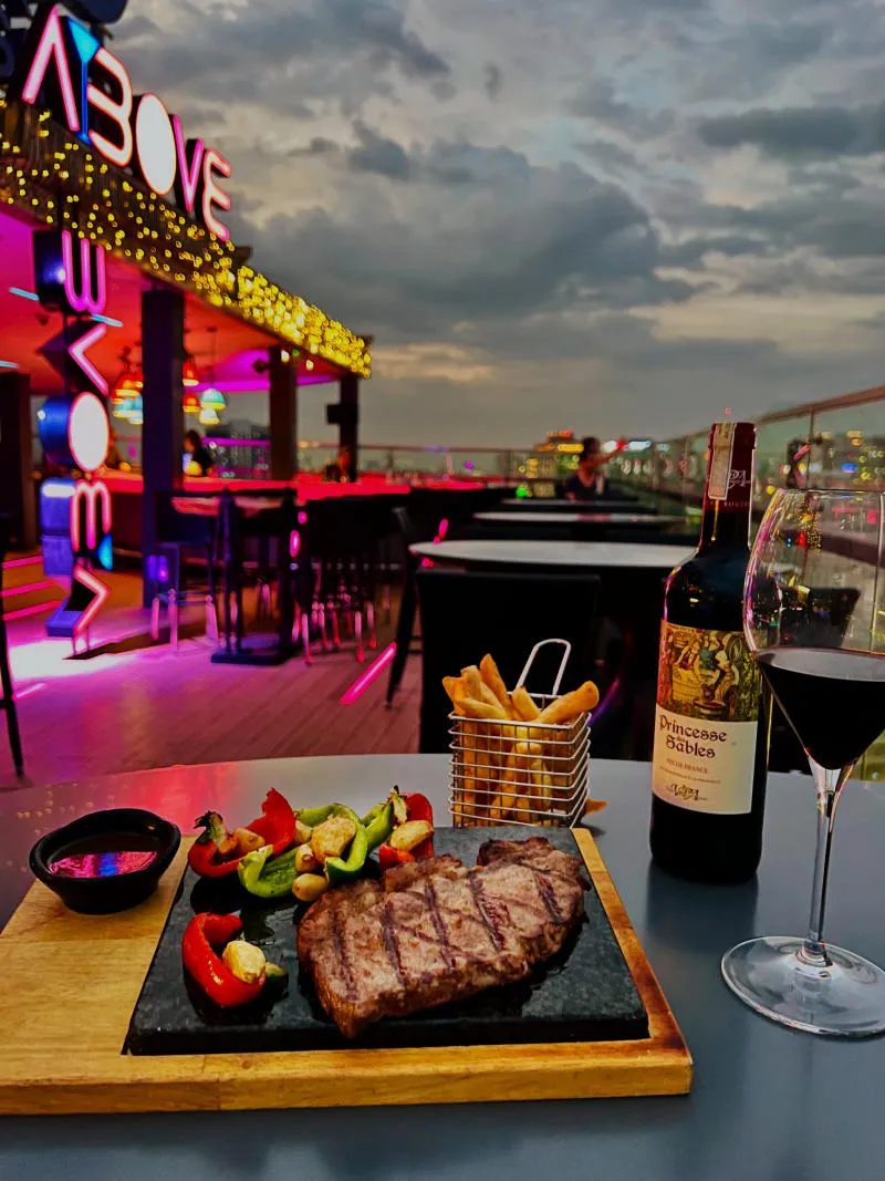 Top 10 Skybar Saigon view đẹp, cực chill và lãng mạn