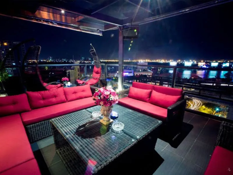 Top 15 quán rooftop Quận 1 cực chill với view bao đẹp