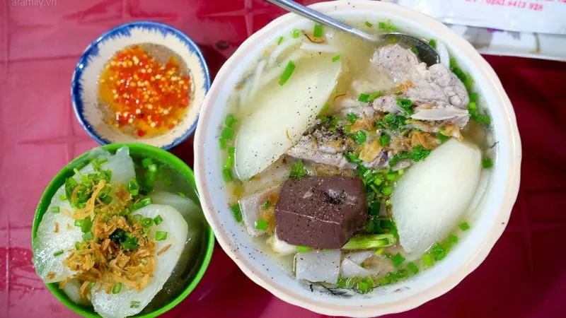 Top 8 quán bánh canh giò heo ngon nổi tiếng tại Sài Gòn