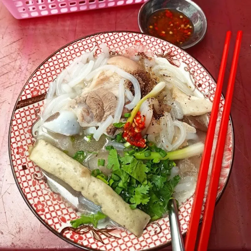 Top 8 quán bánh canh giò heo ngon nổi tiếng tại Sài Gòn