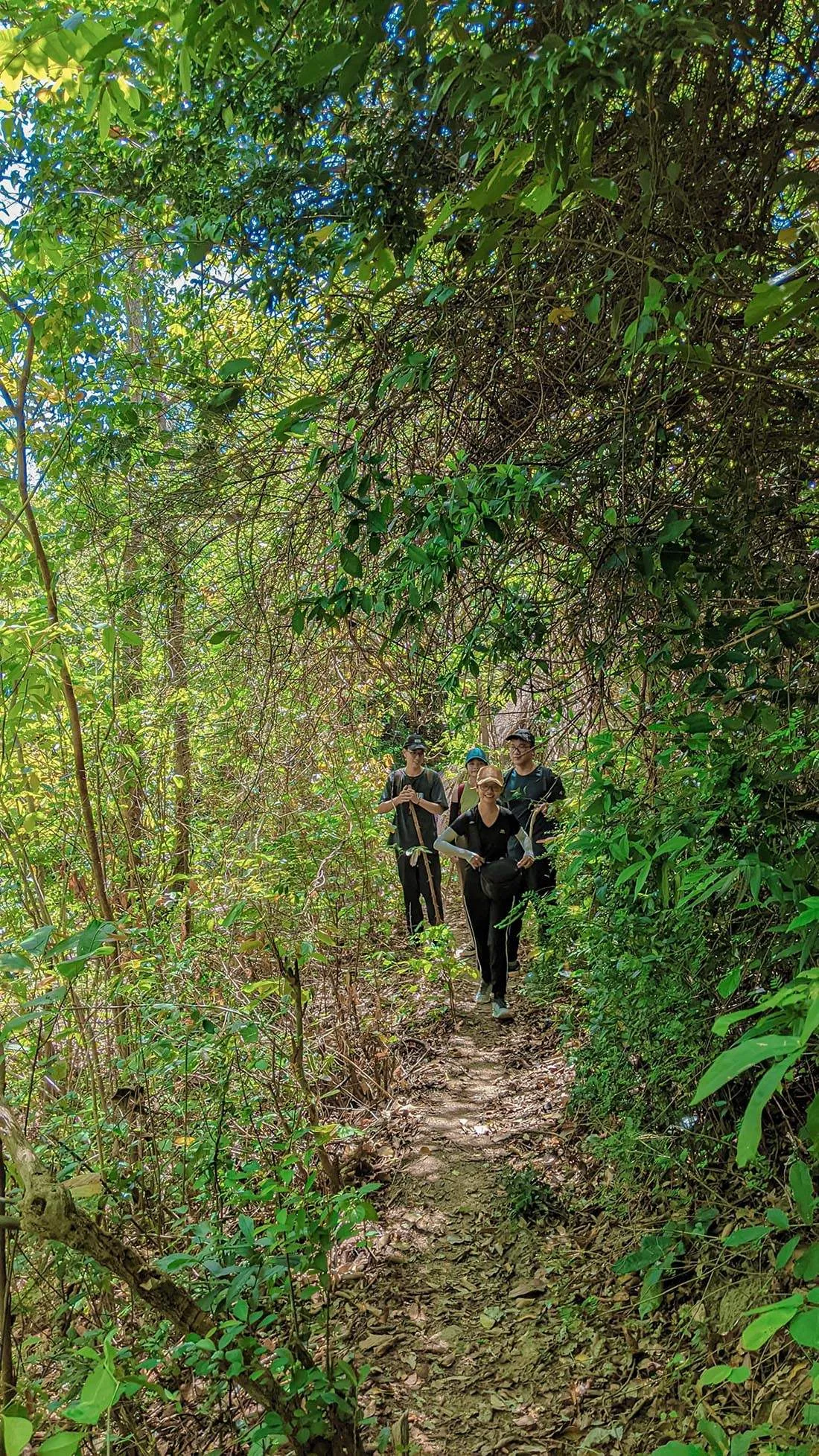 Trải nghiệm trekking hồ Vô Cực Ninh Thuận với hành trình khó quên