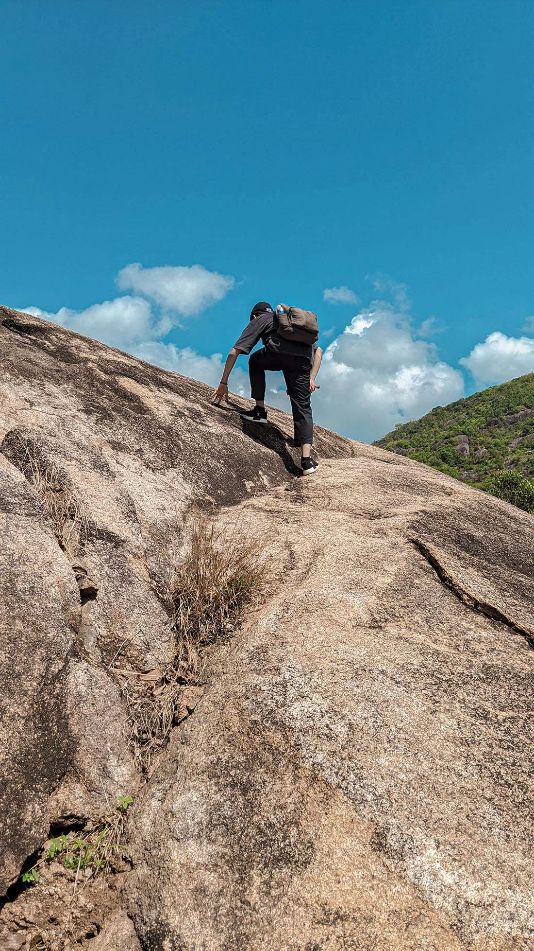 Trải nghiệm trekking hồ Vô Cực Ninh Thuận với hành trình khó quên