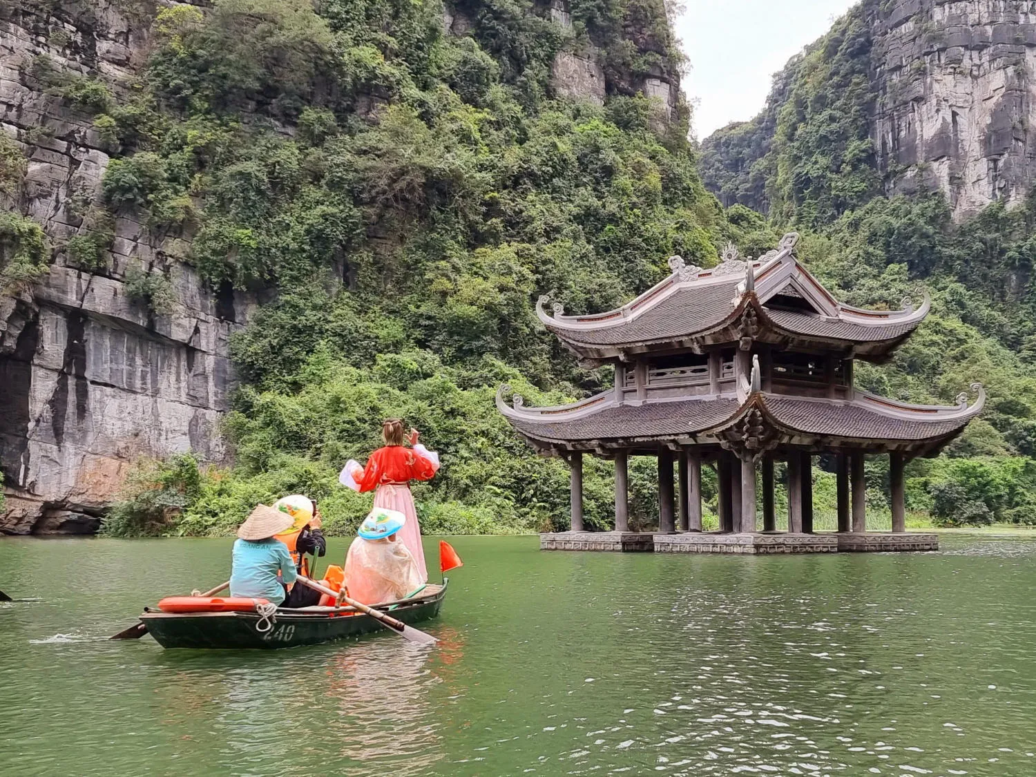 Tràng An tuyến 2 – Khám phá các điểm du lịch tâm linh tại Ninh Bình