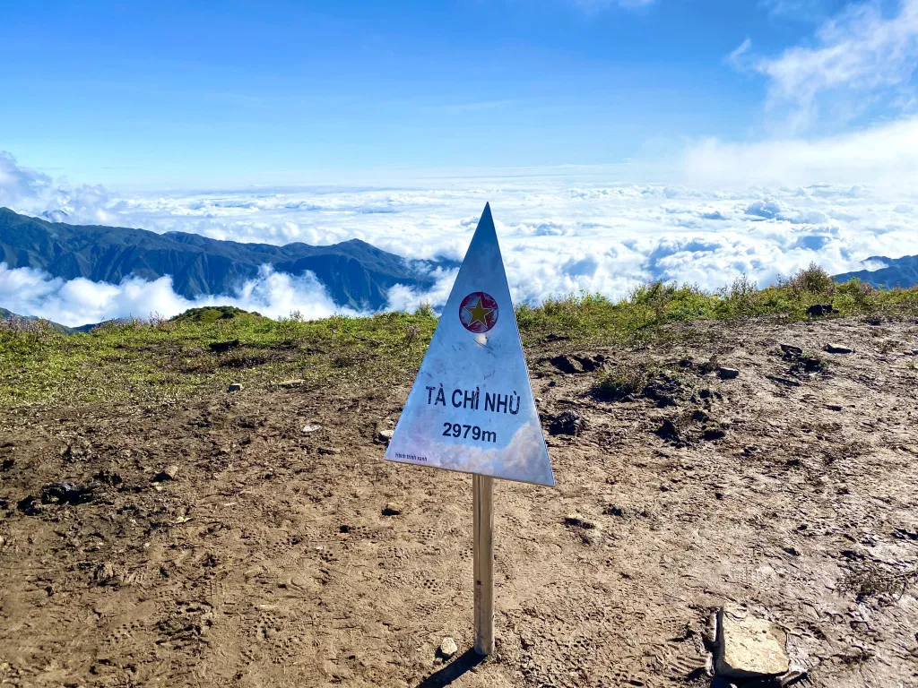 Trekking Tà Chì Nhù chinh phục nóc nhà Yên Bái