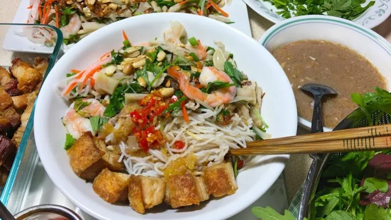 Về Đà Nẵng ăn bún mắm Bà Thuyên nổi tiếng nhất Đà Thành