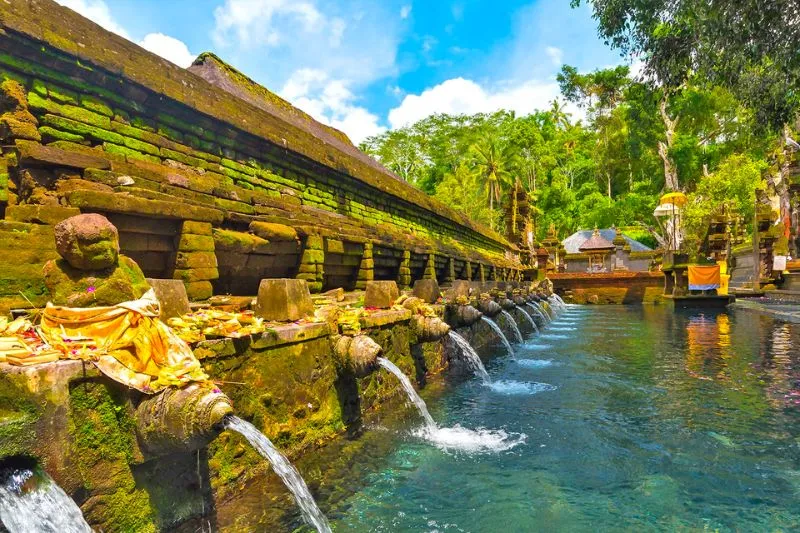 Viếng đền Tirta Empul với suối nước thánh linh thiêng nhất Bali