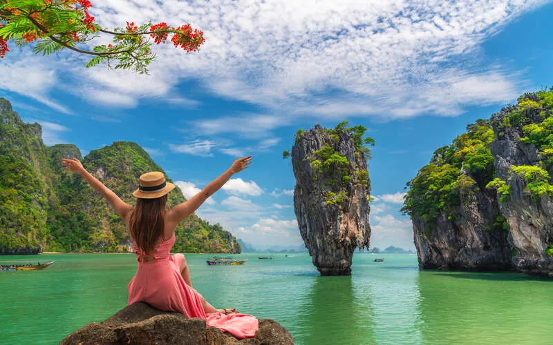 Vịnh Phang Nga nơi biển cả hòa quyện với bầu trời Thái Lan