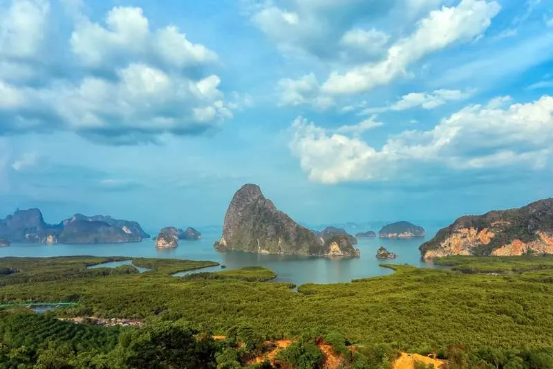 Vịnh Phang Nga nơi biển cả hòa quyện với bầu trời Thái Lan