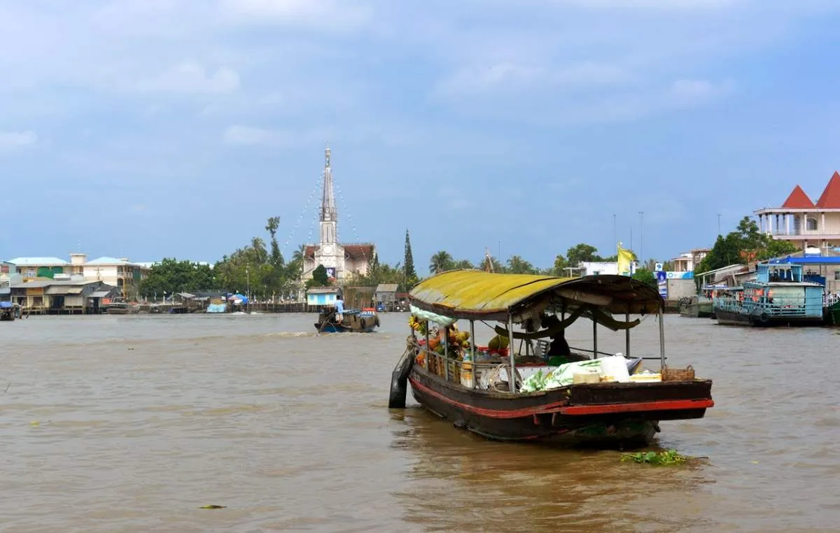 Vừa nghe xong Review chợ nổi Cái Bè là muốn lênh đênh trên sông nước liền