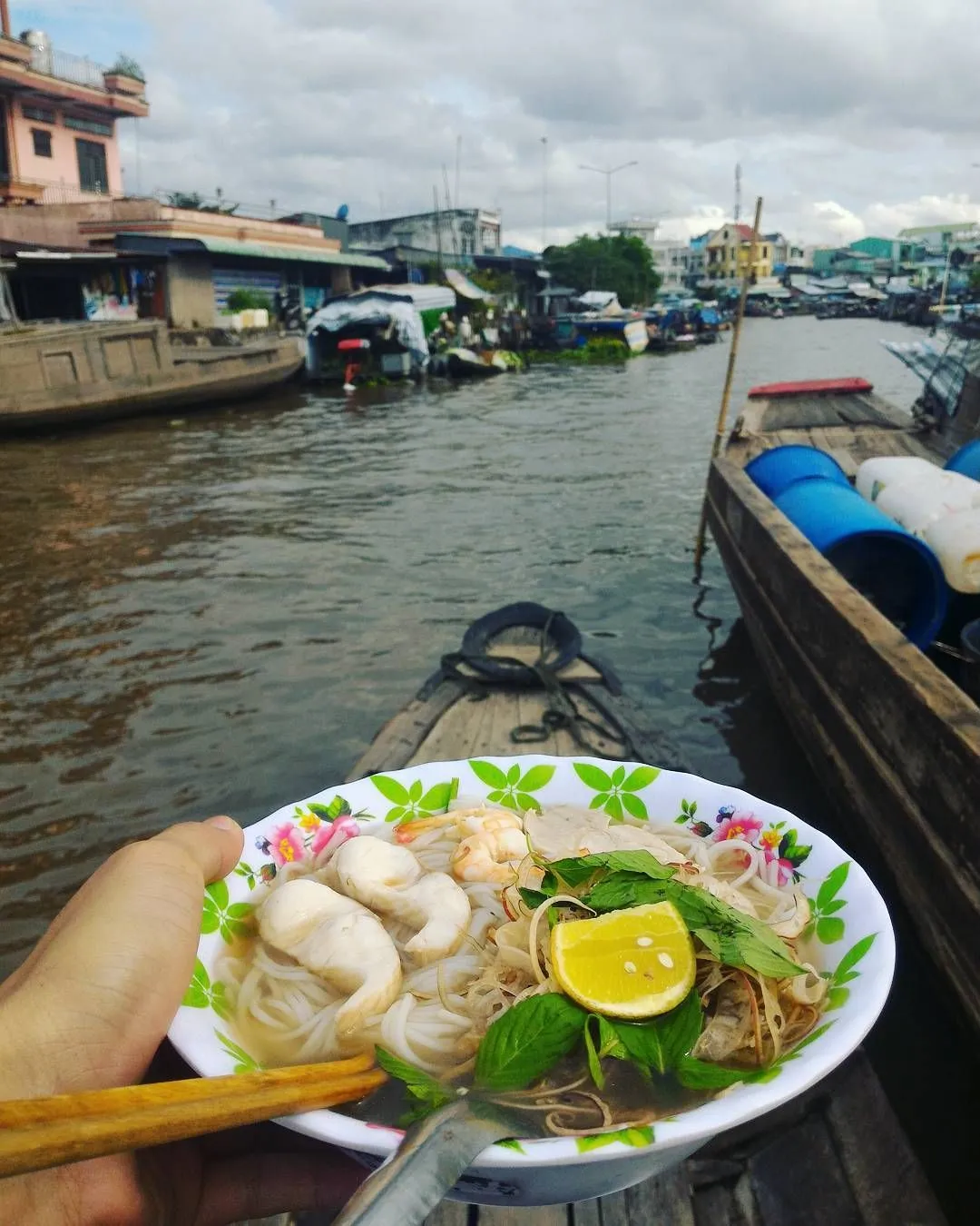 Vừa nghe xong Review chợ nổi Cái Bè là muốn lênh đênh trên sông nước liền