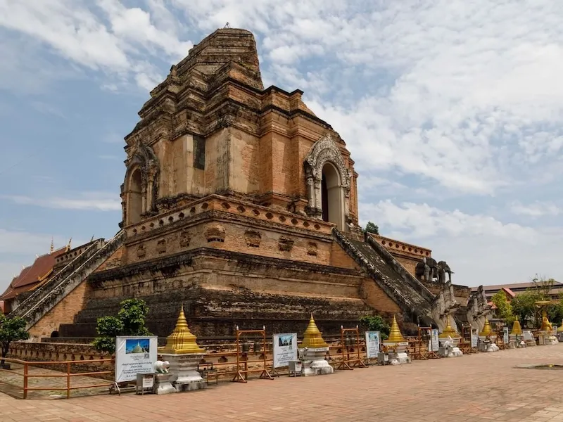 Wat Chedi Luang cổ kính và linh thiêng giữa lòng Chiang Mai