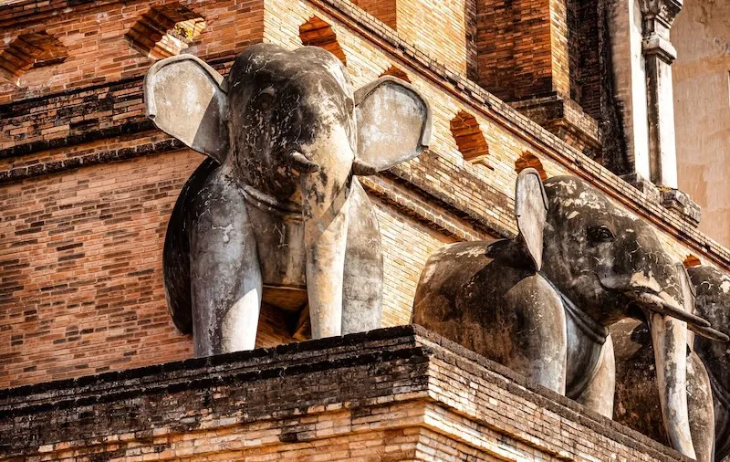 Wat Chedi Luang cổ kính và linh thiêng giữa lòng Chiang Mai