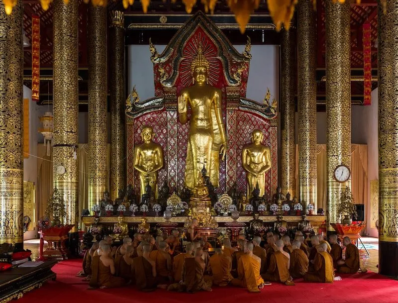 Wat Chedi Luang cổ kính và linh thiêng giữa lòng Chiang Mai