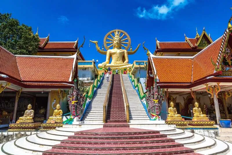 Wat Phra Yai, chùa Phật Lớn uy nghiêm trên ngọn đồi ở Thái Lan