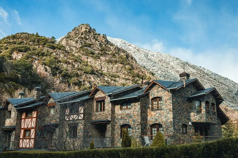 Xứ sở thần tiên Andorra, miền cổ tích xinh đẹp nép mình sau núi tuyết